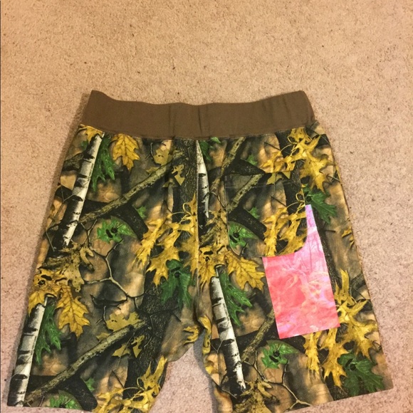 Bape - Picture 5 of 7